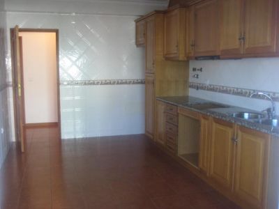 Excelente apartamento T3, sótão e garagem para 2 carros. Marinha Grande