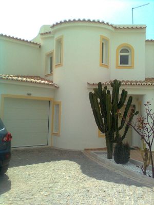 Moradia de luxo T4 nova com piscina privada