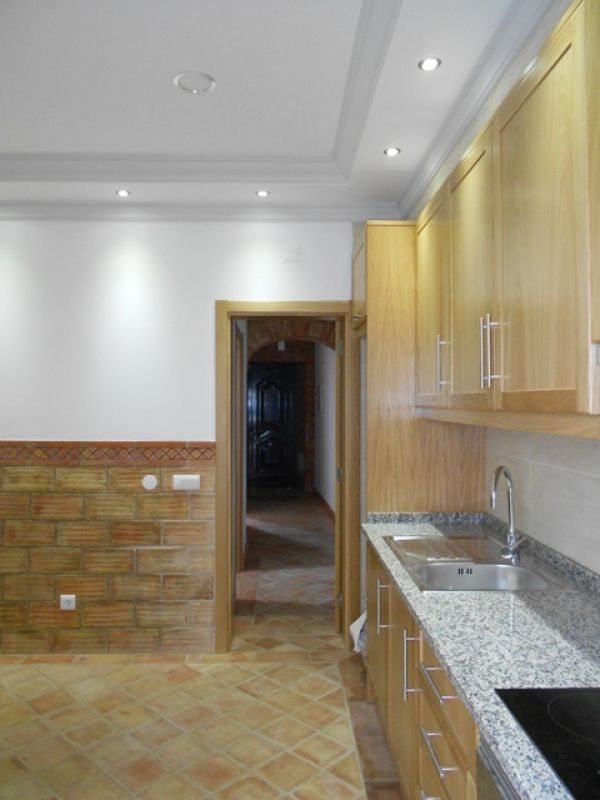 Casa toda renovada com decoração rústica na baixa de Olhão 