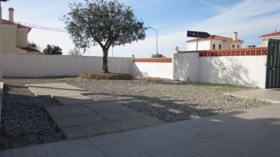 Moradia T3 com piscina e jardim na linda vila de Óbidos