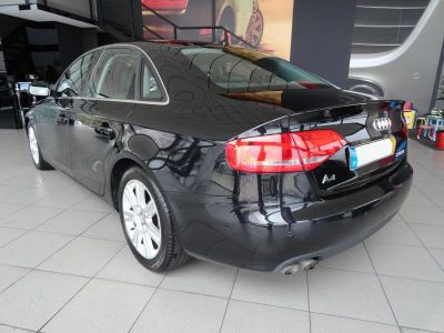 AUDI A4 2.0 TDI 143 CV COM GPS , LEDS,NACIONAL , LIVRO DE REVISÕES 