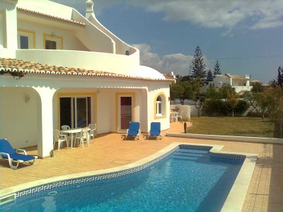 Moradia de luxo T4 nova com piscina privada