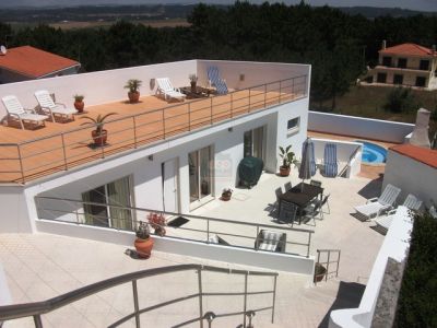 Moradia grande com 6 quartos, 6 casas de banho e piscina