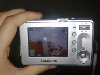 Vendo Máquina Fotográfica Samsung s750 7.2 megapixeis a pilhas‏