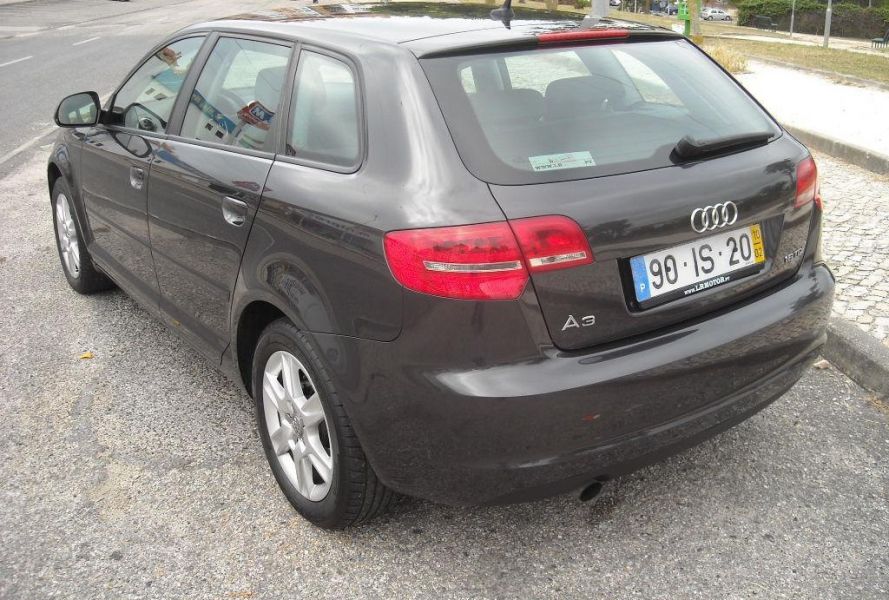 Audi A3 Sportback 1.6 TDi Attraction   € 4.500 