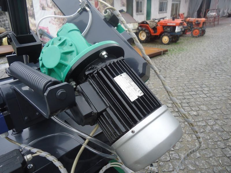 Serrote de Fita Mecanico Usado com Descida Automatica e Aperto hidraulico - 4250€