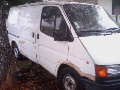  Ford transit de 92 boa de motor , com alguma ferrugem na chapa , s inspecção, com os restantes docu