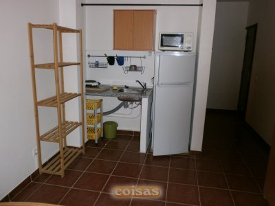 Aluga se quuarto T0 em Gambelas - Faro (frente à Universudade)