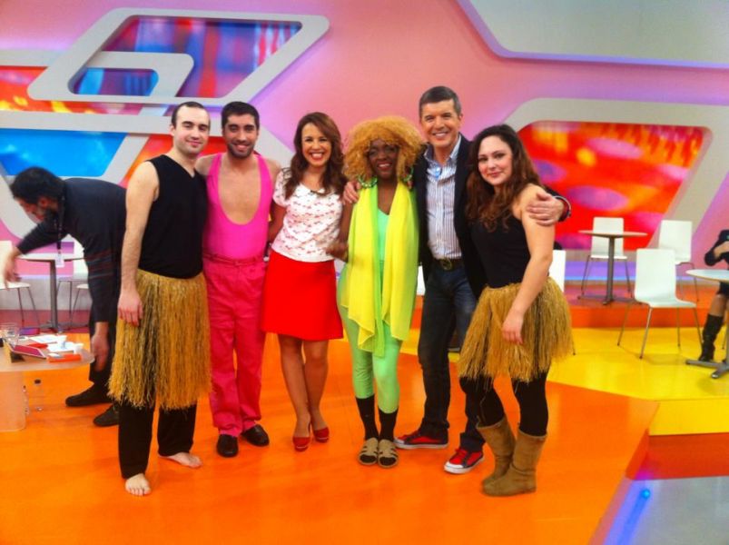 Dupla de  dança  comedia e musica ao vivo