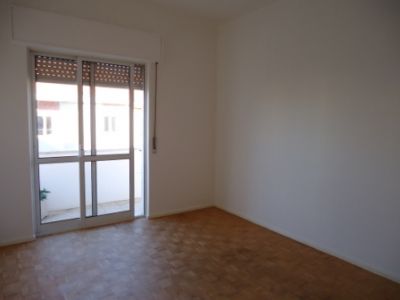 APARTAMENTO T3 REMODELADO EM PORTIMÃO/REF: T3 - 1281