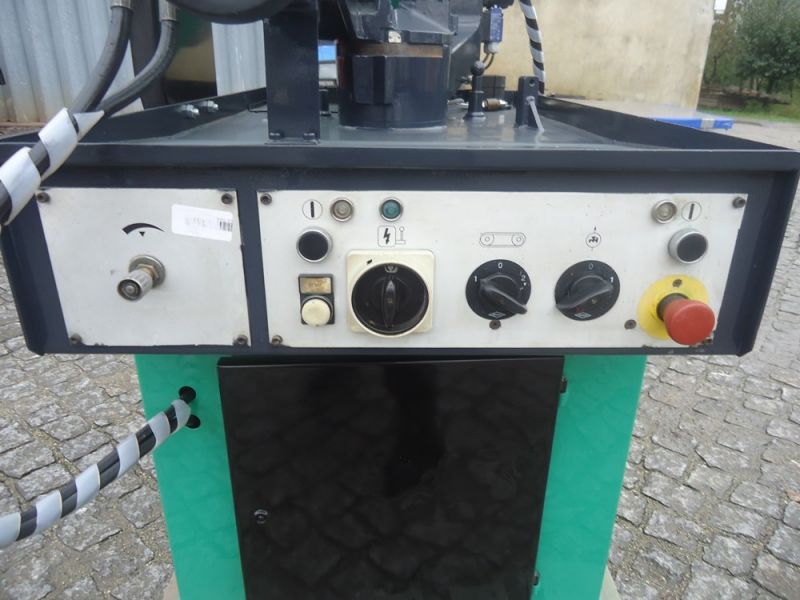 Serrote de Fita Mecanico Usado com Descida Automatica e Aperto hidraulico - 4250€