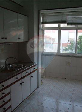 Excelente T2 com elevador (Av. De Pangim)