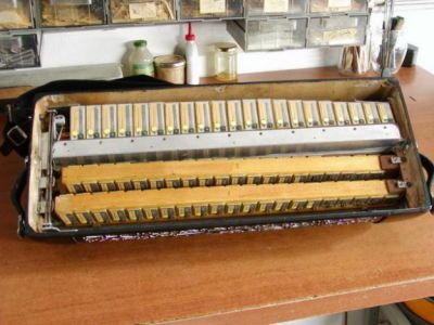 Oficina e Reparações varias em Acordeão, Acordeons & Concertinas