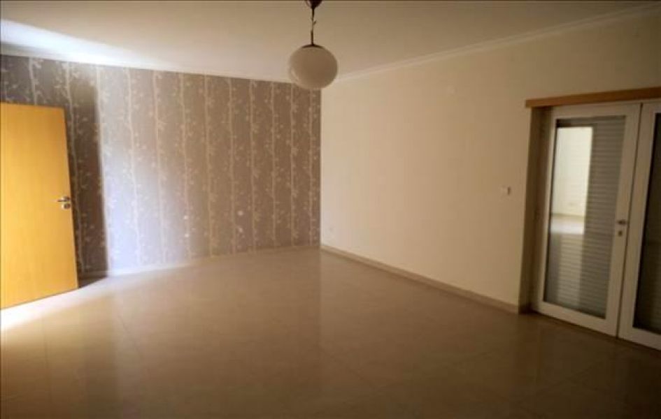 Costa de Prata, moradia T3 a poucos minutos da praia e da Lagoa de Óbidos.  Com uma área de 123m², a