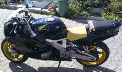 Vendo Honda CBR-900 RR com ( LEVOU UM MOTOR NOVO ) 100%