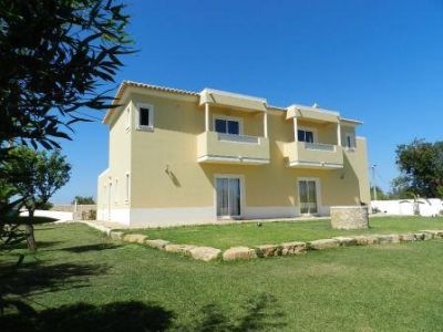 V3 isolada com piscina