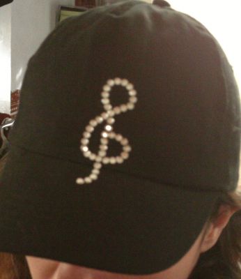 Bonés decorados à mão, com varios materiais, a preços INACREDITAVEIS!