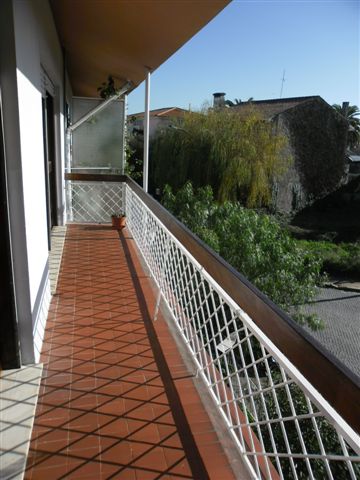 Apartamento T3+1  tipo moradia em Aldoar-Praça da Pedra Verde/Rua Herois de Mucaba