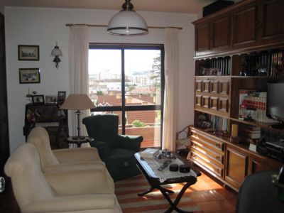 Apartamento T4, sala com 60m2, recuperador de calor, 3 wc, varandas e garagem 2 carros 