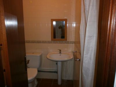 Aluga-se Quarto  tipo T0 em moradia - Gambelas - Faro (frente à Universidade do Algarve