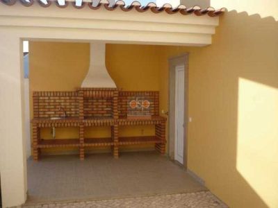 Aluga-se moradia T3 ao ano em Salir de Matos