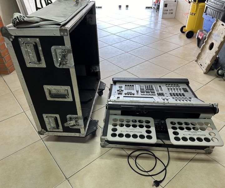 Mesa de Luz de controle até 16.384 máquinas com Retrofit Kit instalado