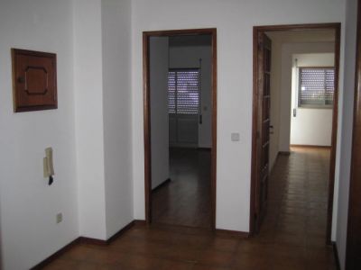  T2 com grandes áreas, lareira, garagem e arrecadação, na Quinta do Bispo. - Leiria