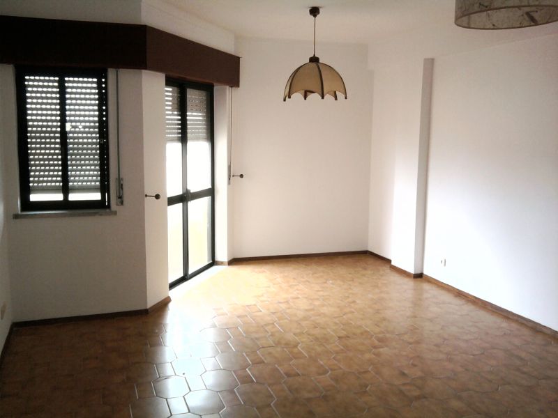 Apartamento 2ºandar T3 com garagem urgente