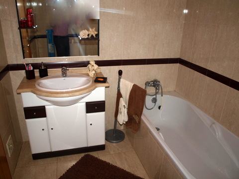 Apartamento T2 no centro da cidade com cozinha semi equipada,  sala de refeições e estar em comum,  