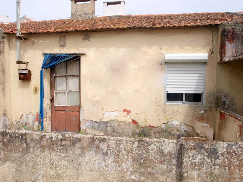 Costa de Prata moradia antiga, a precisar de obras de recuperação, com 2 quartos, cozinha, sala,  es