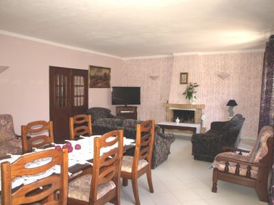 Vivenda térrea com piscina e vista mar 