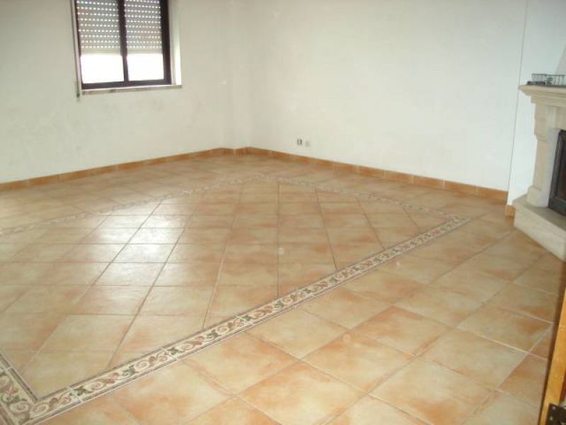 T3 - Quinta do Conde - Urb Cova Vidros -  Boas Áreas - Próprio