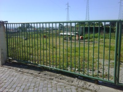 Estaleiro com armazens em Rio Tinto