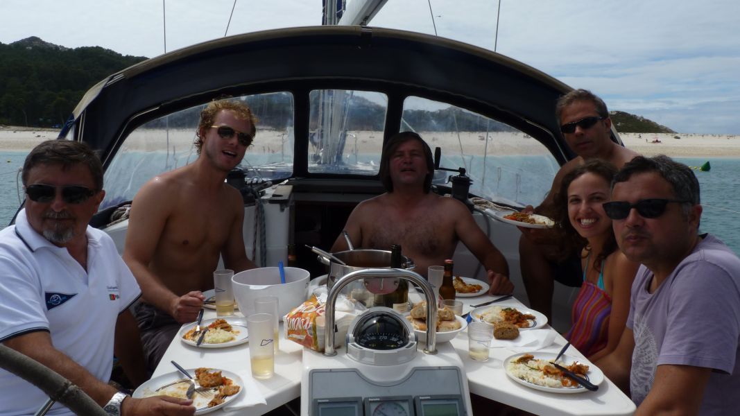 Passeios em Veleiro  Escola de Vela