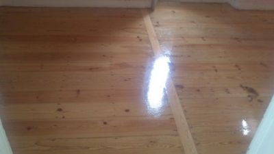 Nuno afagamento e envernizamento de soalhos