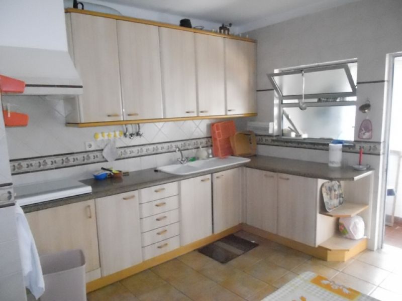 T2 renovado rés-do-chão bem no centro 