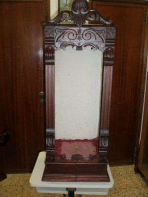 Oratório Antigo em Madeira de Mogno