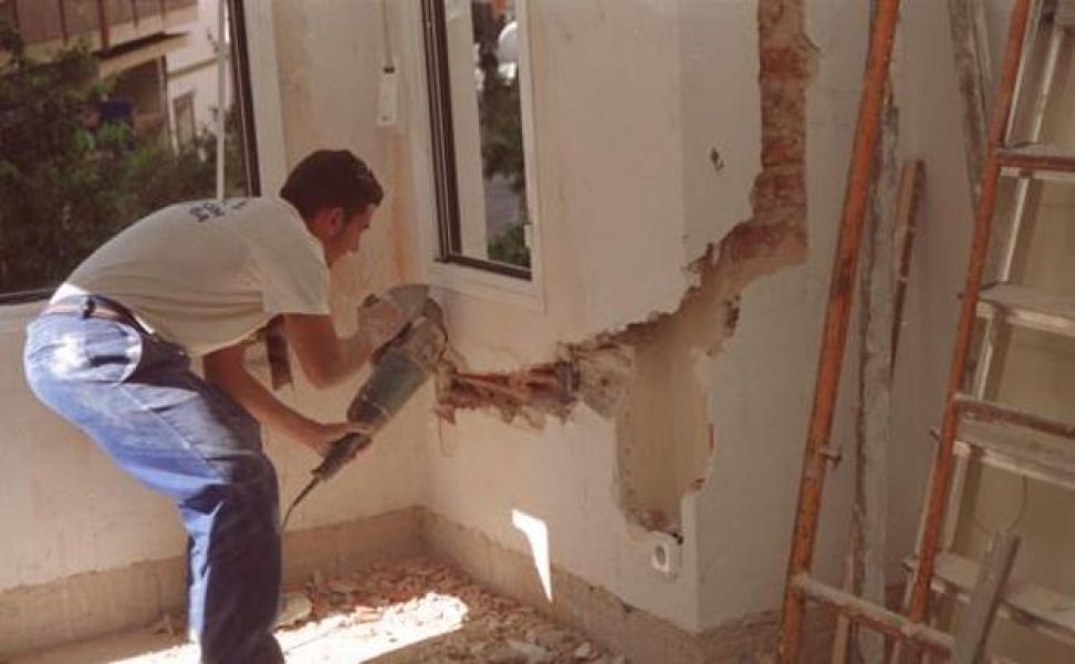 Remodelações Pinturas Trolha Pedreiro Cerâmica Tetos Falsos Telhados Muros Divisórias