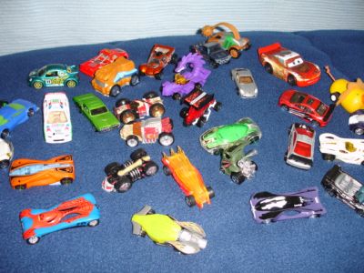 Pista Hot Wheels e carrinhos