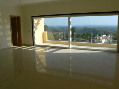 Vende-se Moradia V5 em Localização Priviligiada