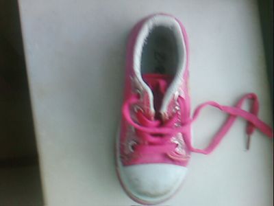 tenis docinho de morango nº25