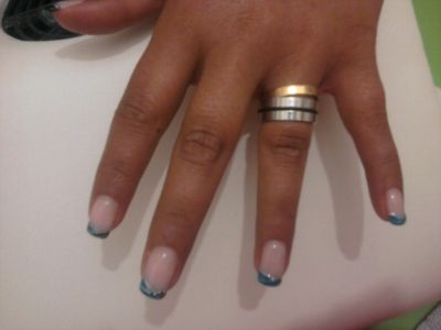 Unhas de gel 15€, extensões de cabelo, maquilhage, etc.