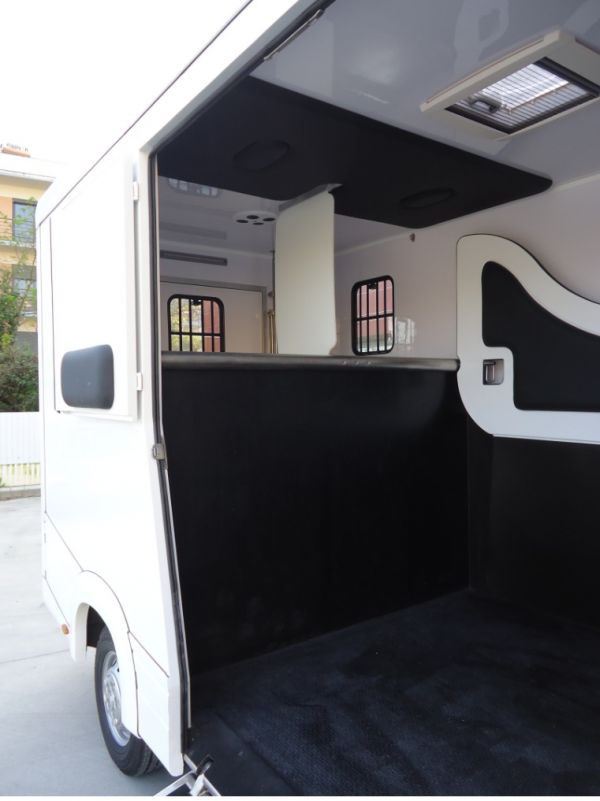 AT.M Horse Trucks - Veiculos para transporte de cavalos