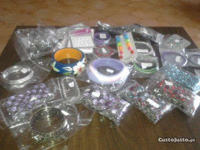 Lote de Bijuterias muito bonitas e modernas