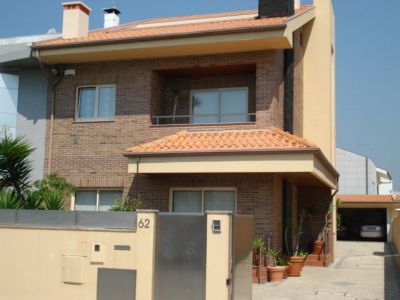 excelente moradia bifamiliar T4, Como Nova