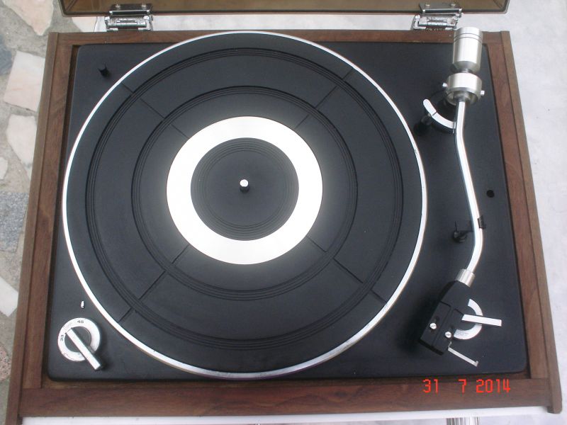 Gira Discos Solid State Com Radio Marca MANTA