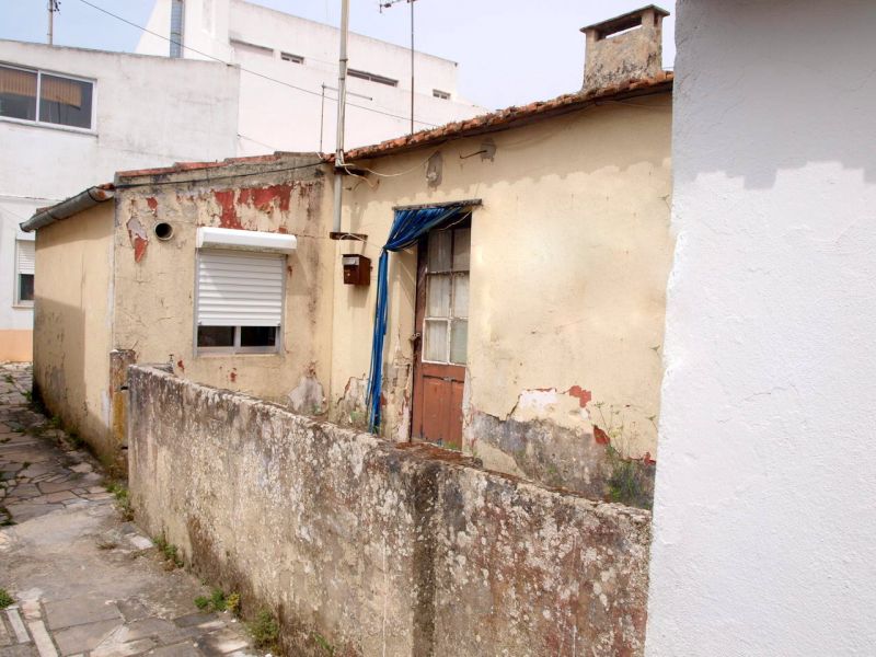 Costa de Prata moradia antiga, a precisar de obras de recuperação, com 2 quartos, cozinha, sala,  es