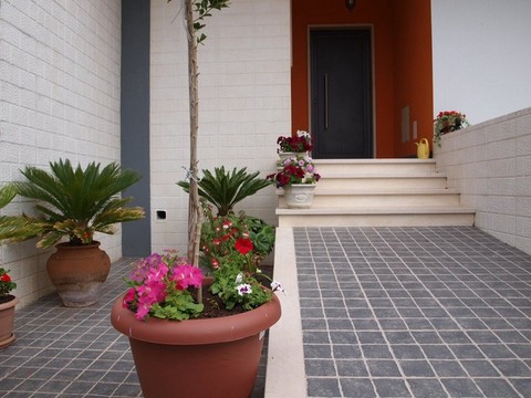 Moradia T3 semi-nova, com 3 pisos, cozinha equipada, aquecimento em piso radiante, suite com closet,