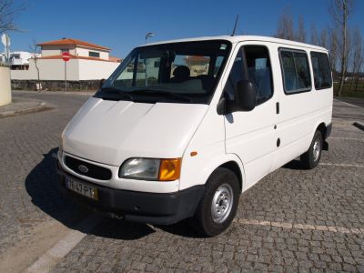 Ford Transit 120 Van 9 lugares