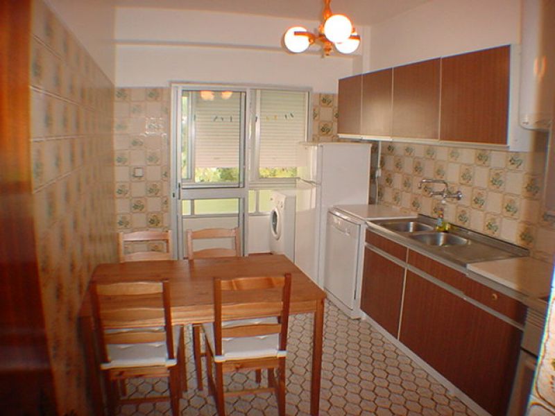 T2 mobilado, equipado, soalheiro, desafogado, zona calma e central de Carnaxide - € 550